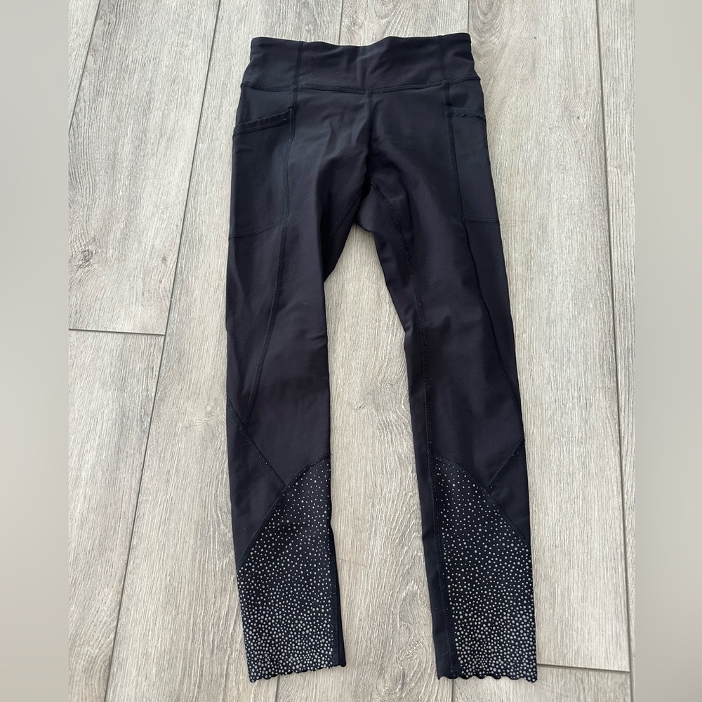 Lulu Black Athletic crops